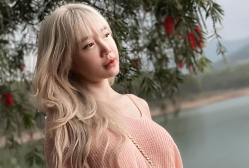 'Gái hai con' Elly Trần đẹp ma mị, khác lạ khi nhuộm tóc màu bạch kim