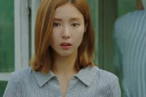 Trách vợ "chồng ngã gãy chân mà không chăm sóc", cô nhẹ nhàng nhắc lại chuyện cũ khiến anh ta "há miệng mắc quai"