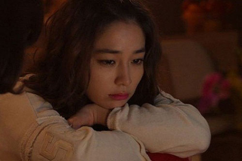 Vô tình nhặt được thứ đồ rơi trên xe của chồng, trái tim tôi dường như vỡ nát