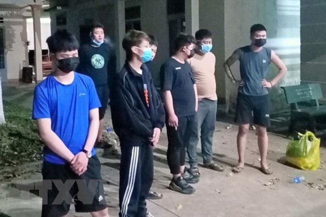 5 người bơi qua sông để nhập cảnh trái phép