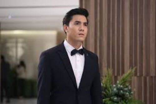 Tăng ca về muộn gọi chẳng thấy vợ đâu, đến khi nhìn cảnh tượng trên bàn ăn mà tôi hốt hoảng