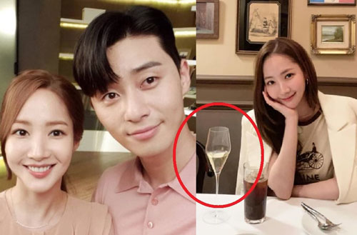 Các 'thánh soi' tìm được bằng chứng hẹn hò của Park Min Young và Park Seo Joon chỉ qua một chiếc ly trên bàn