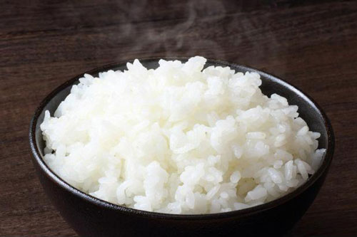 Trời nóng vo gạo nấu cơm cho 1 thìa gia vị này vào, cơm ngon mà rất lâu thiu