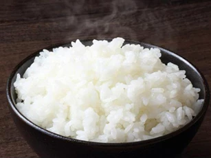 Trời nóng vo gạo nấu cơm cho 1 thìa gia vị này vào, cơm ngon mà rất lâu thiu