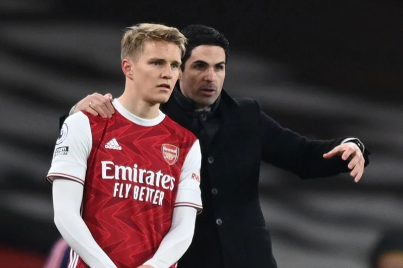 HLV Arteta và Odegaard.