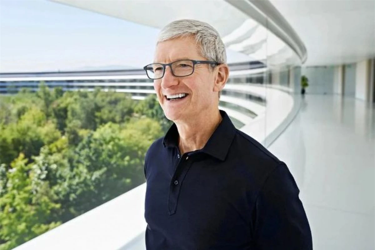 Ông Tim Cook vẫn tin làm việc trực tiếp giữa các nhân viên sẽ nâng cao sự đổi mới - Ảnh: AFP