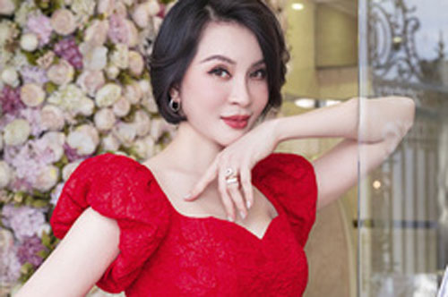 MC Thanh Mai trẻ đẹp với tóc ngắn, khoe vòng eo 59cm ở tuổi U50