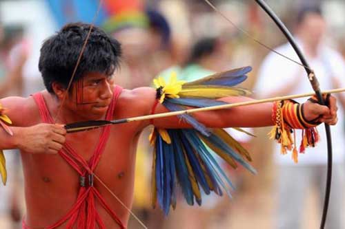 Xem gần 50 bộ tộc bản địa Brazil tranh tài cung kiếm