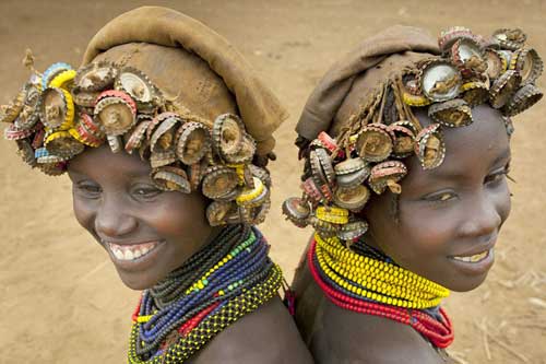 Bí ẩn bộ tộc biến rác thải thành trang sức