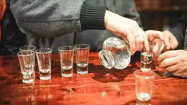 Người đàn ông trẻ bị ung thư gan, bác sĩ khuyến cáo 3 thói quen cực hại