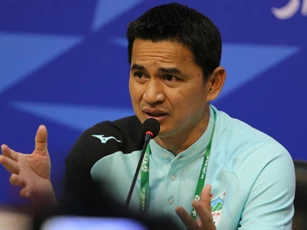 HLV Kiatisuk: 'Không thể so sánh HAGL với ĐT Thái Lan'