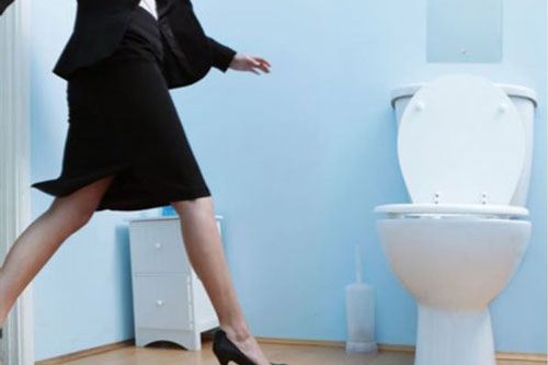 Nhìn vào nước tiểu biết tình trạng sức khỏe, màu thứ 3 cực kỳ nguy hiểm