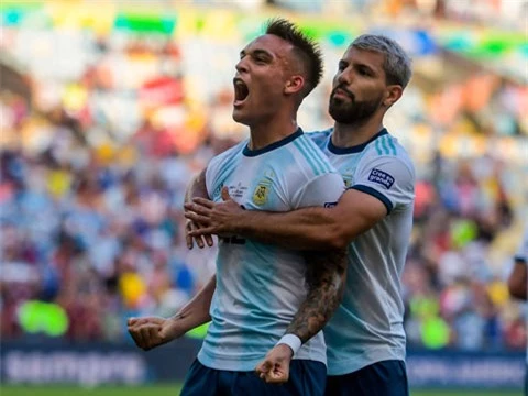 Aguero và Lautaro (trái) nhiều khả năng sẽ là song sát người Argentina trên hàng công Inter mùa tới