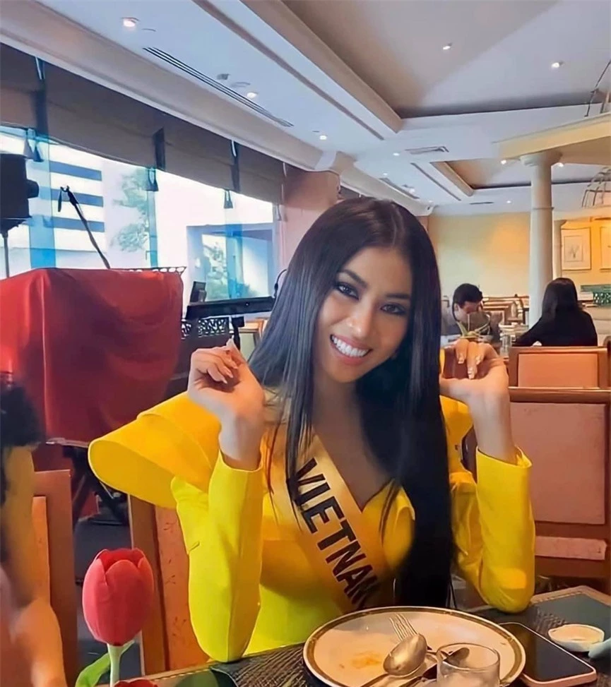 Lần thứ 2 mặc lại váy của Hương Giang ở Miss Grand, Ngọc Thảo nổi bật với màu vàng rực rỡ - ảnh 1