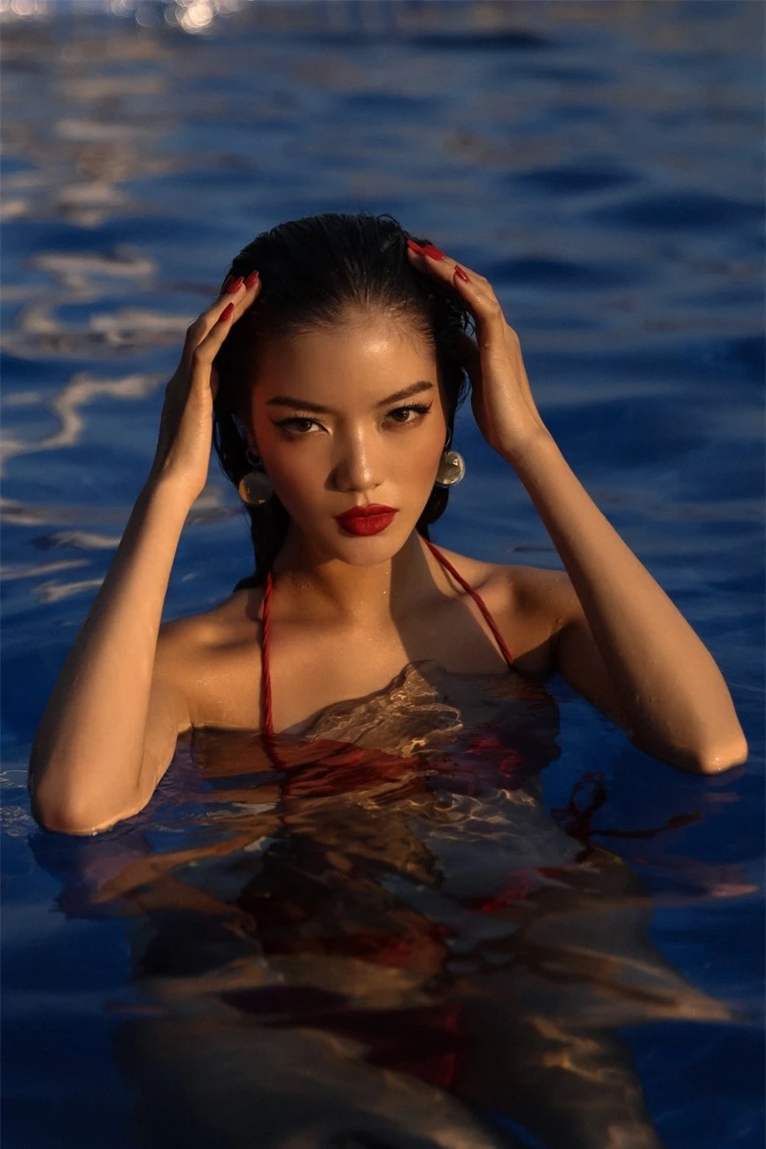 Người đẹp miền Tây của HHVN 2018 Lâm Bích Tuyền khoe dáng nóng bỏng với bikini - ảnh 2