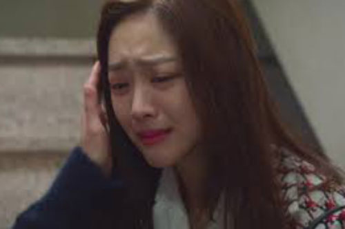 Vừa báo tin vui, em chồng tức giận hất văng cả mâm cơm, tôi khóc nức nở với lời cáo buộc sau đó