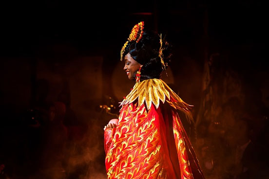 Xấu tới mức bị rẻ rúng nhưng nhờ một lời phán đã khiến người phụ nữ da đen thô kệch trở thành phi tần được Hoàng đế sủng ái và sống cuộc đời vinh quang vô hạn