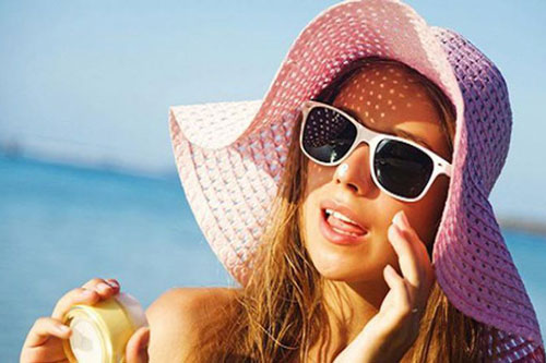 Lý do bạn phải dùng kính râm trong mùa hè