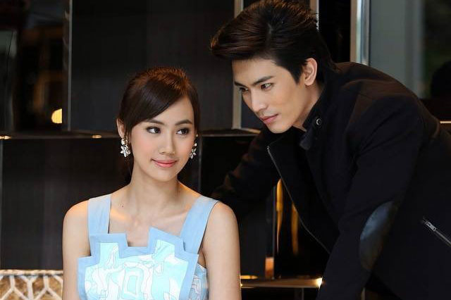 Ngày trùng phùng, người đàn ông giàu sang nhìn vợ cũ mà "hóa đá", đắng nhất khi nghe câu nói: "Ngủ cùng anh, tôi luôn phải đeo mặt nạ"