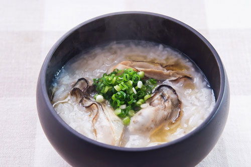 Cách nấu cháo hàu nóng hổi vừa thổi vừa ăn trong bữa sáng