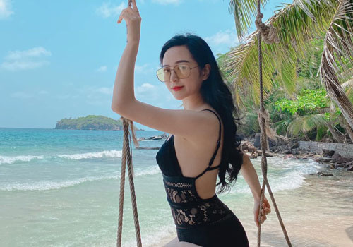 Lan 'Những cô gái trong thành phố' diện áo tắm ren xuyên thấu cực nóng bỏng