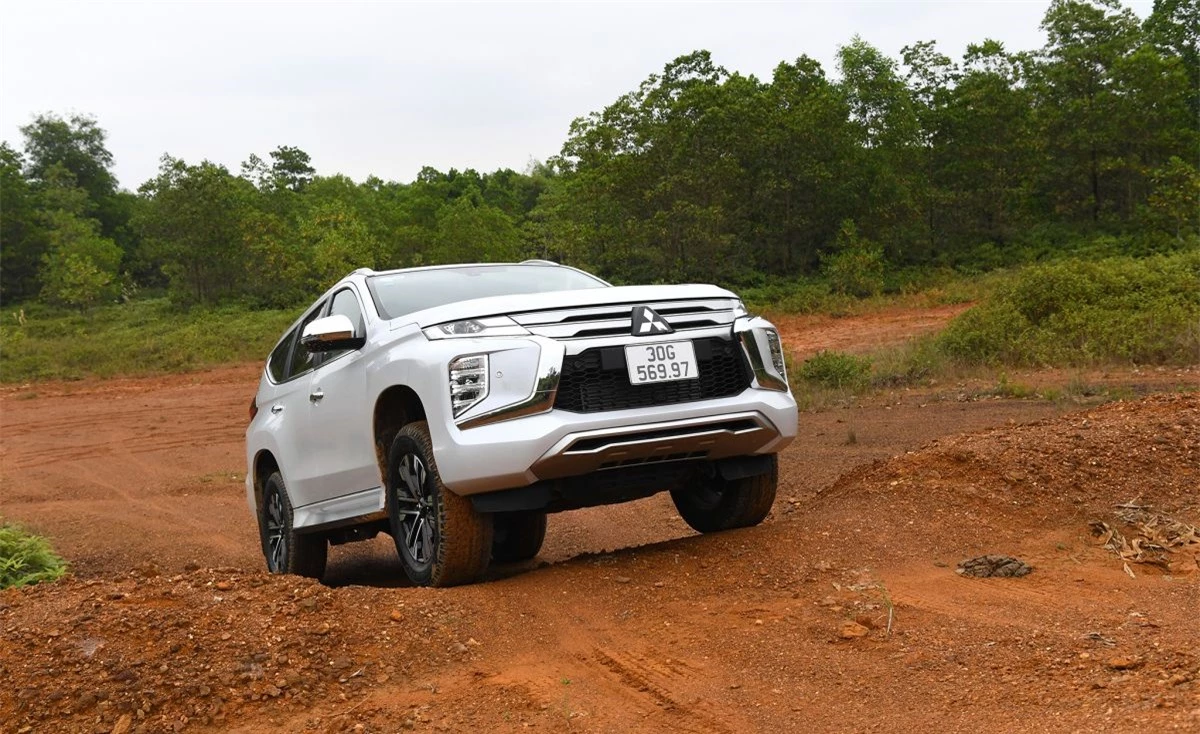 Mitsubishi Pajero Sport 2020 lấy ngoại hình là điểm nhấn-10