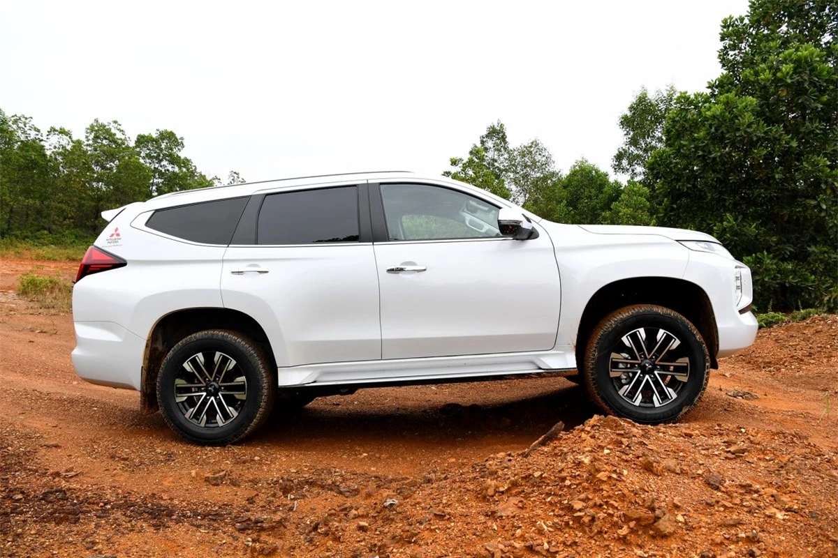 Mitsubishi Pajero Sport 2020 lấy ngoại hình là điểm nhấn-11