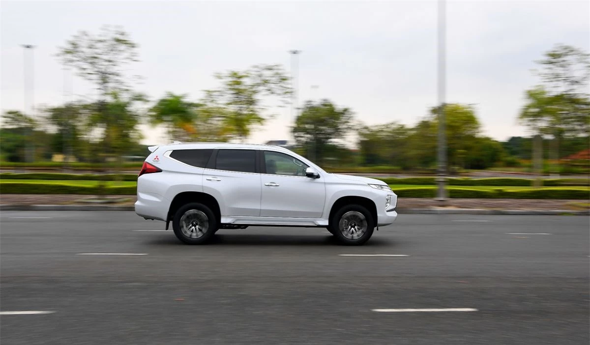 Mitsubishi Pajero Sport 2020 lấy ngoại hình là điểm nhấn-12