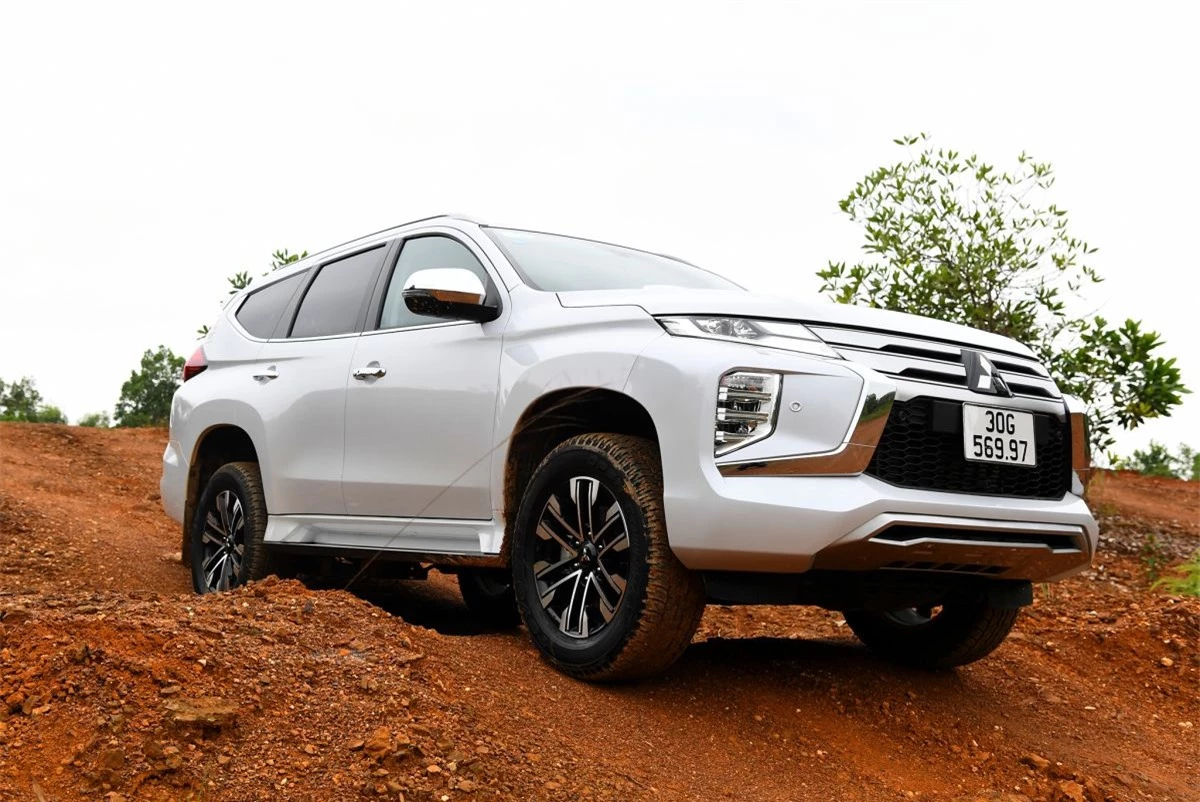 Mitsubishi Pajero Sport 2020 lấy ngoại hình là điểm nhấn-13