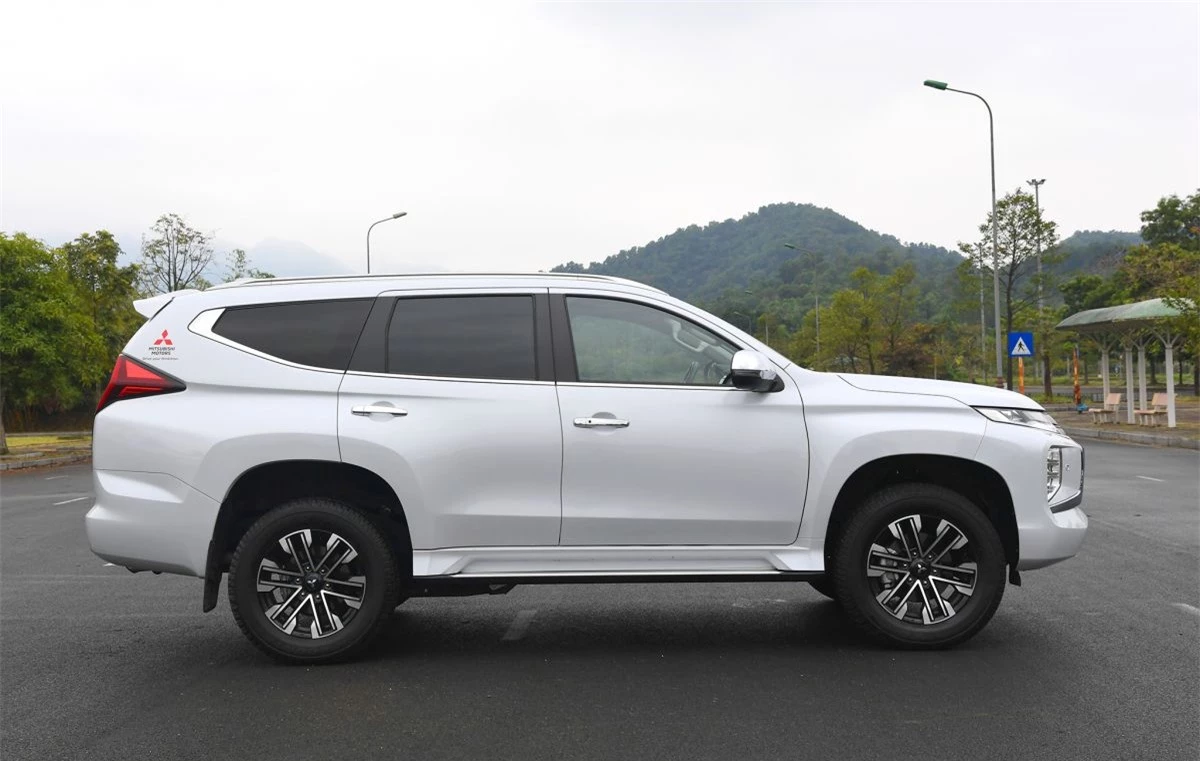 Mitsubishi Pajero Sport 2020 lấy ngoại hình là điểm nhấn-3