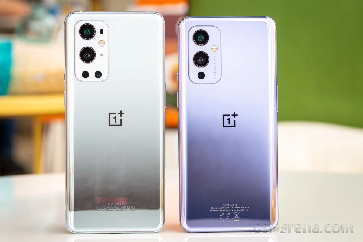 OnePlus 9 Pro và OnePlus 9 (phải).