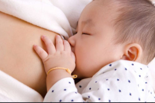 Lợi ích từ việc nuôi con bằng sữa mẹ