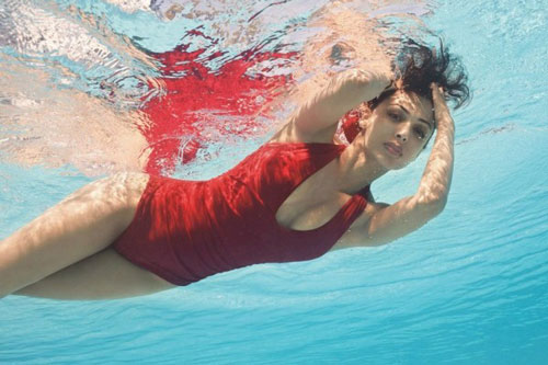 Đổ xô đi bơi ngày nắng nóng, bác sĩ cảnh báo những điều cần biết để không rước bệnh vào người