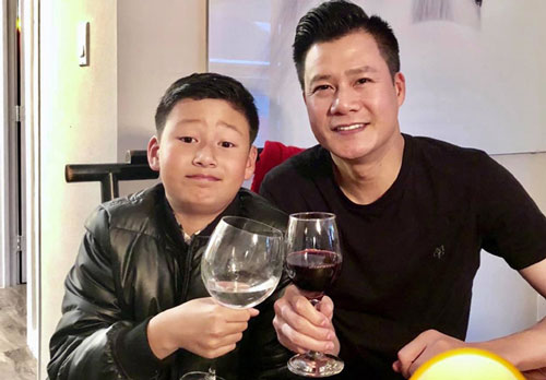 Chồng cũ khoe con trai cao lớn, Hoa hậu Jennifer Phạm nhắn gửi: "Bay về bển với bạn ý đi"