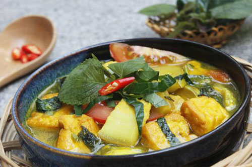 Mẹ đảm làm món cà bung nấu thịt ba chỉ thơm ngon, chuẩn vị