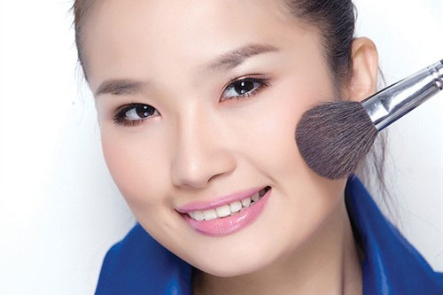 Bí quyết để trang điểm mà da không bị mốc