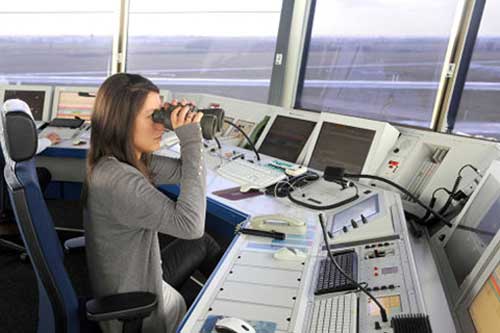 UFO gây náo loạn sân bay Đức