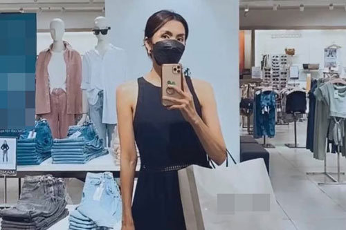 Đeo khẩu trang, Tăng Thanh Hà trông vẫn thần thái nhưng lại để lộ cánh tay xương xẩu kém đẹp