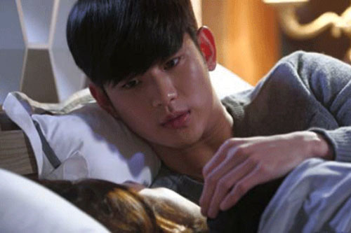 Nửa đêm tỉnh dậy, tôi tá hỏa khi nhìn mặt người bên cạnh mình