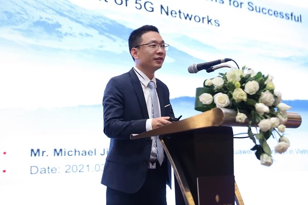 Ông Michael Jiang, Giám đốc Công nghệ (CTO) của Huawei Việt Nam, chia sẻ tại Hội thảo và Triển lãm World Mobile Broadband & ICT 2021.