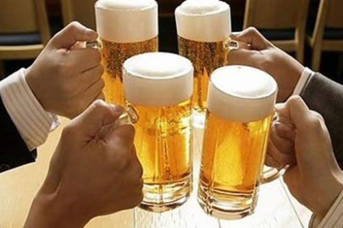 Sai lầm khi uống bia bạn buộc phải bỏ ngay nếu không muốn đi viện