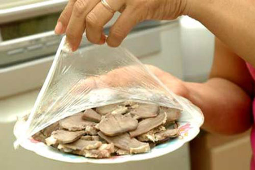 Sai lầm khi dùng màng bọc thực phẩm gây hại cho cả nhà