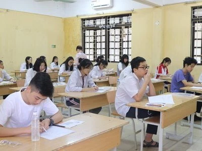 Kỳ thi THPT 2021: Đề xuất giảm lệ phí xét tuyển cho thí sinh.