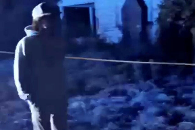 Nhóm thiếu niên thách thức nhau đột nhập vào căn nhà bỏ hoang nổi tiếng với lời đồn "ma ám", cảnh tượng bên trong khiến cảnh sát vào cuộc ngay lập tức