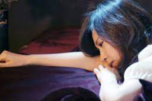 Chồng có một bộ quần áo rất đẹp nhưng chẳng bao giờ mặc, tới lúc anh khoác lên thì chân tay tôi rụng rời