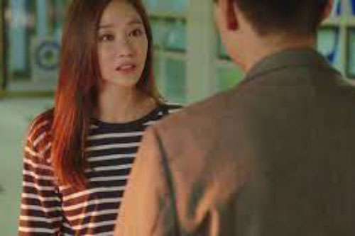 Sáng mở mắt, tôi bàng hoàng khi thấy mình ngủ co ro trên nền nhà lạnh lẽo còn vợ nằm trong chăn ấm đệm êm