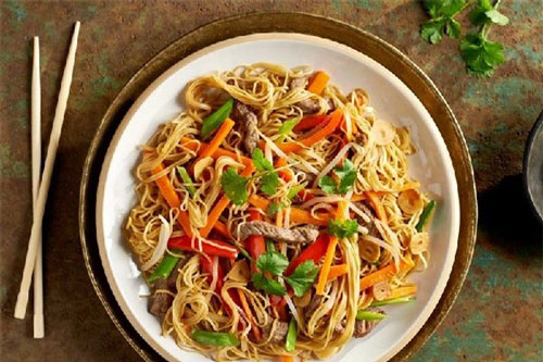 Mì xào Chow Mein - Món ngon nổi tiếng vùng đất Trung Hoa