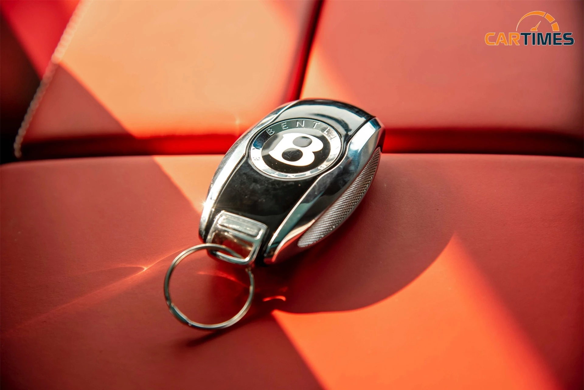 Chìa khoá xe Bentley Bentayga 2021