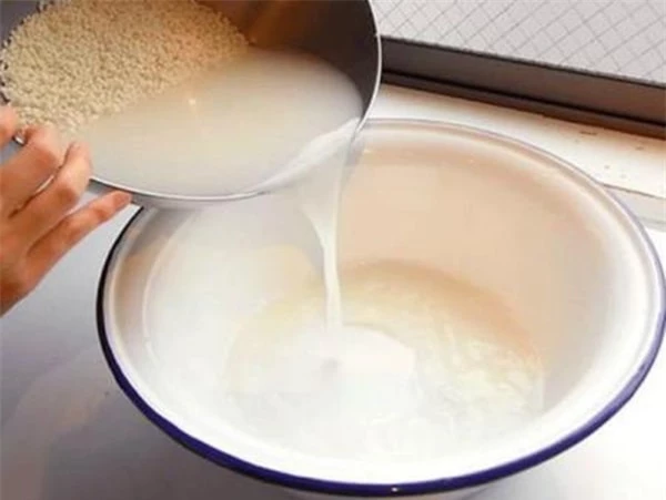 Hướng dẫn bạn rửa mặt bằng nước vo gạo để trắng da