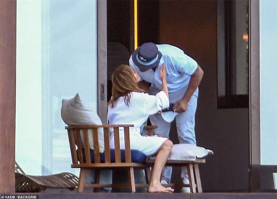 Jennifer Lopez và bồ trẻ ôm hôn tình tứ đập tan tin đồn hủy hôn ảnh 1